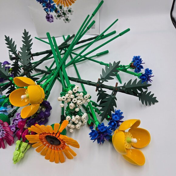 Lego Botanical Collection Wildflower Bouquet 10313 And Creator Daffodils 40747 - Picture 7 of 13
